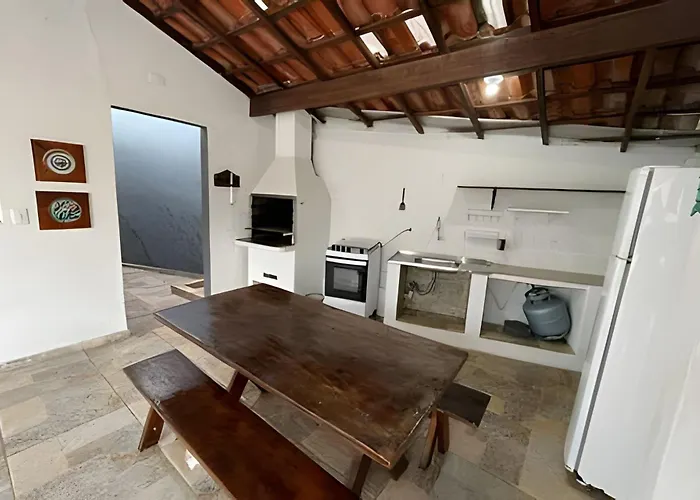 Casa 150m da Praia das Toninhas Com Churrasqueira